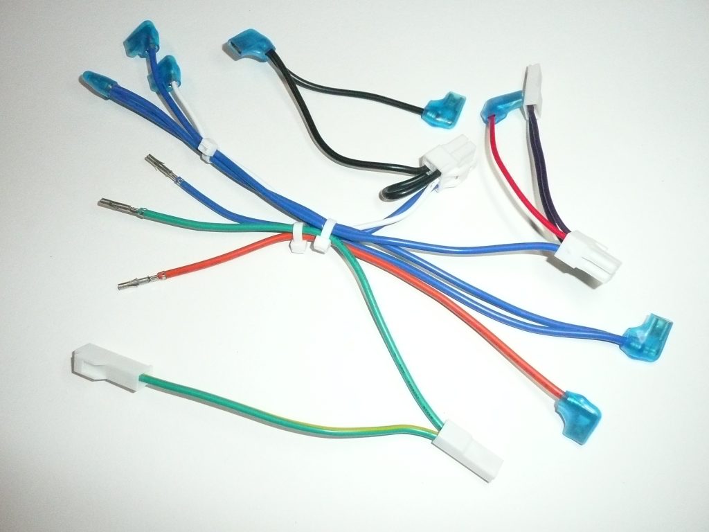 Wiring assemblies with various connection requirements